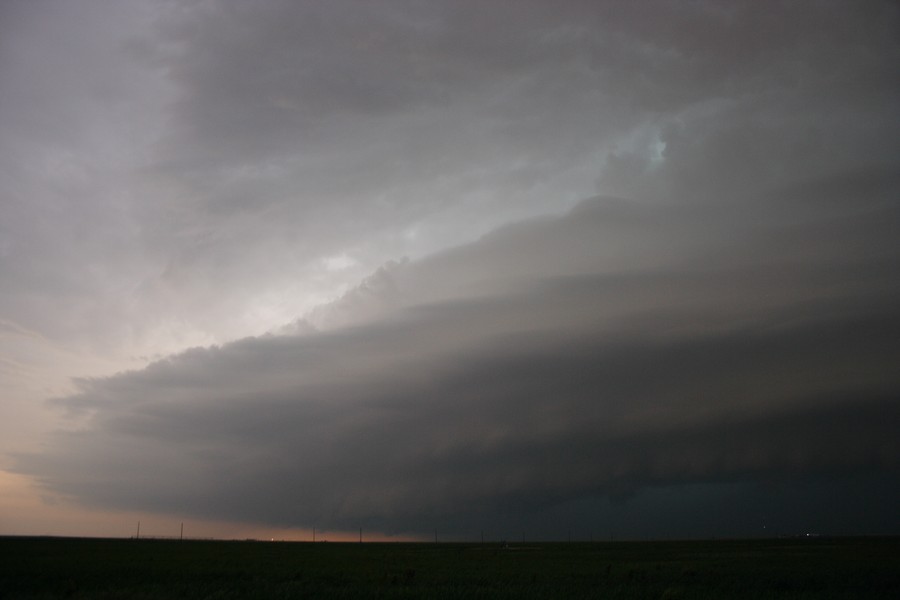 inflowband thunderstorm_inflow_band : S of Darrouzett, Texas, USA   23 May 2007