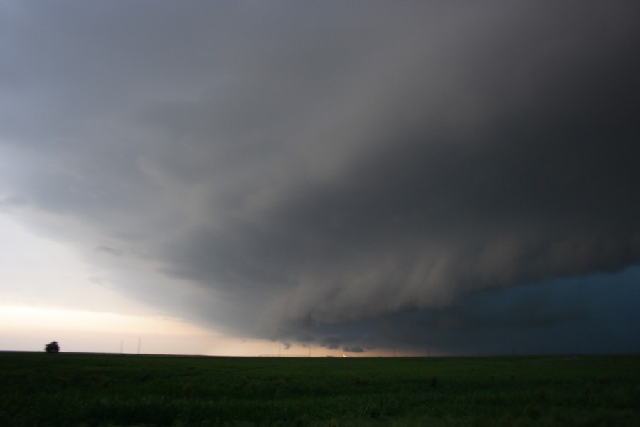 cumulonimbus thunderstorm_base : S of Darrouzett, Texas, USA   23 May 2007