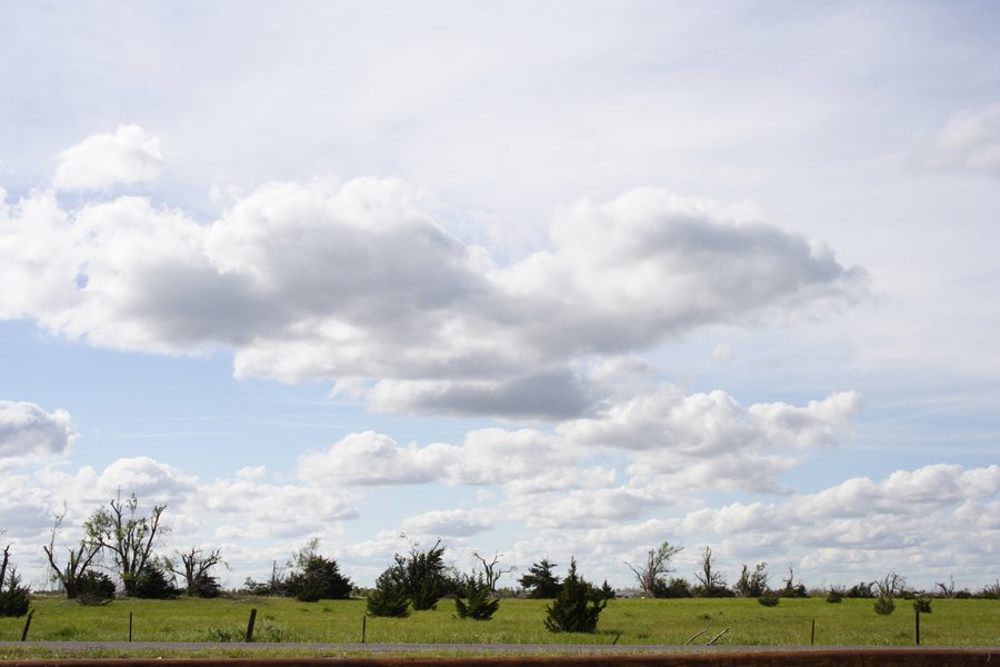 cumulus humilis : near Greensburg, Kansas, USA   24 May 2007