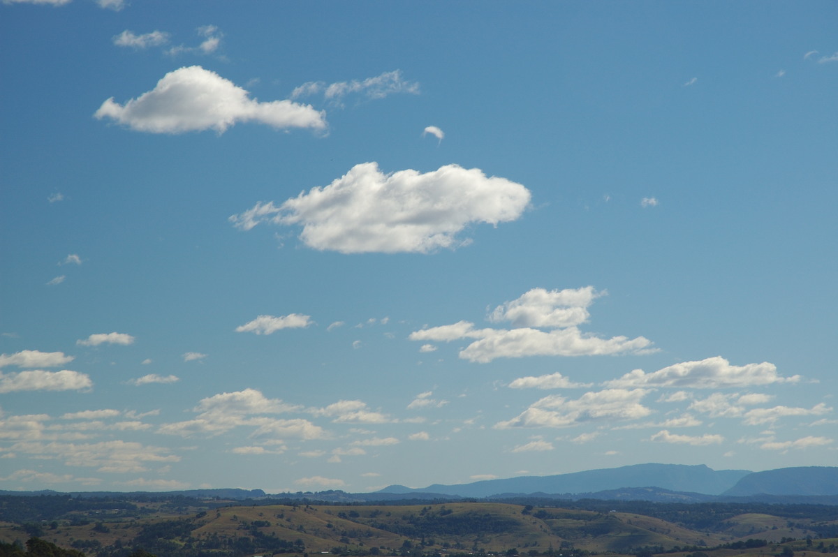 tornadoes funnel_tornado_waterspout : McLeans Ridges, NSW   18 July 2007