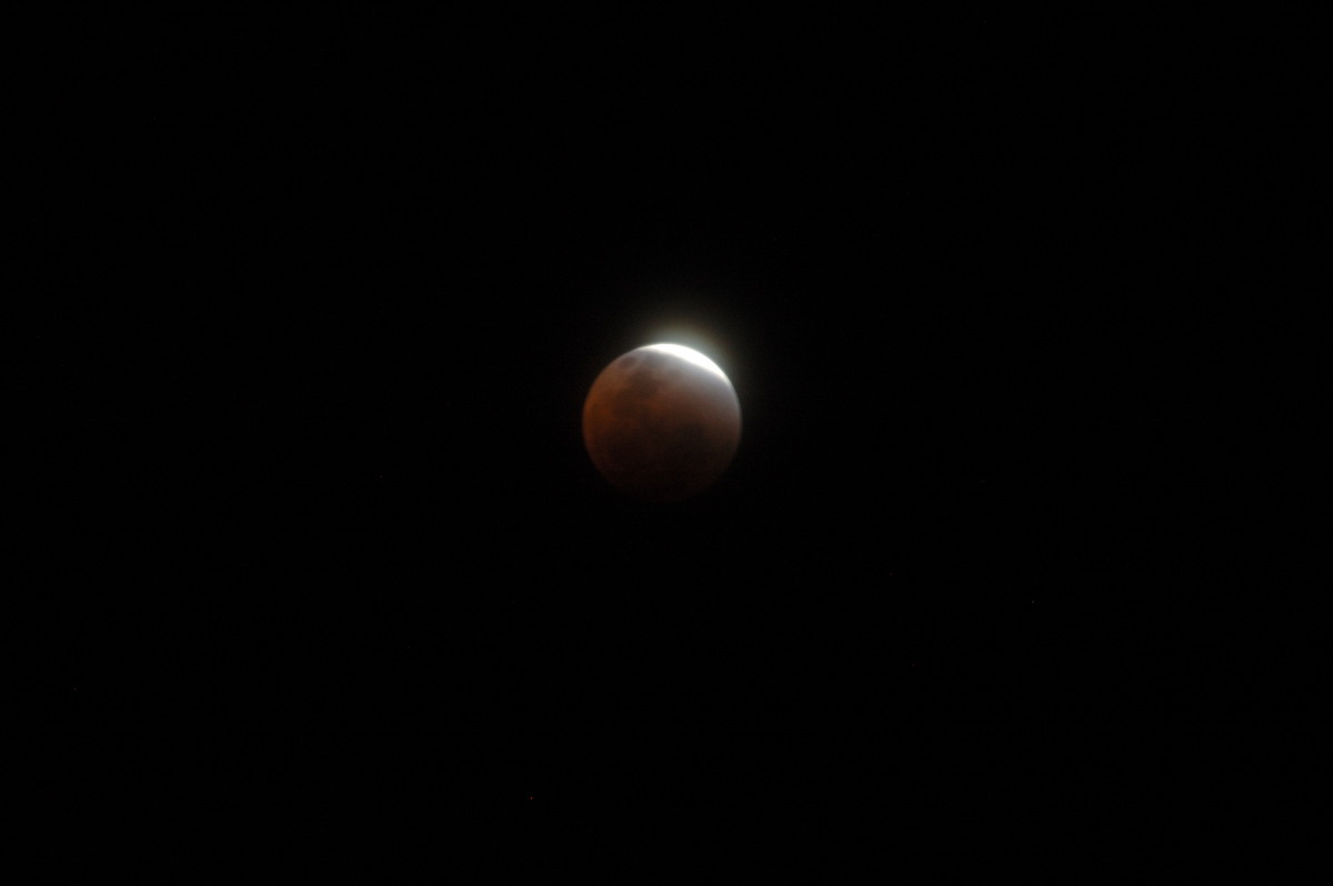 halosundog halo_sundog_crepuscular_rays : Lunar Eclipse from McLeans Ridges   28 August 2007