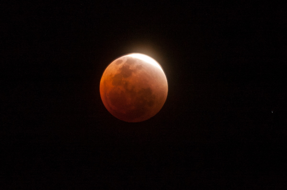 halosundog halo_sundog_crepuscular_rays : Lunar Eclipse from McLeans Ridges   28 August 2007