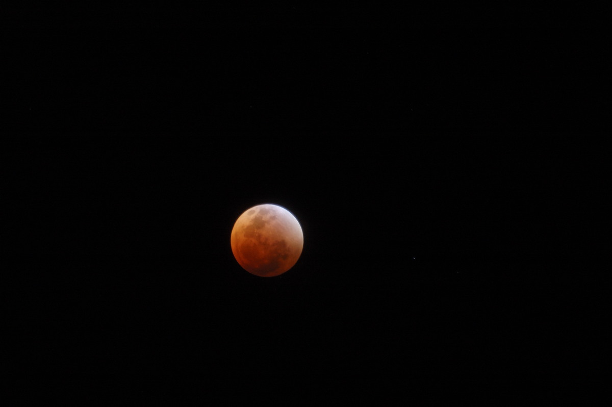 halosundog halo_sundog_crepuscular_rays : Lunar Eclipse from McLeans Ridges   28 August 2007