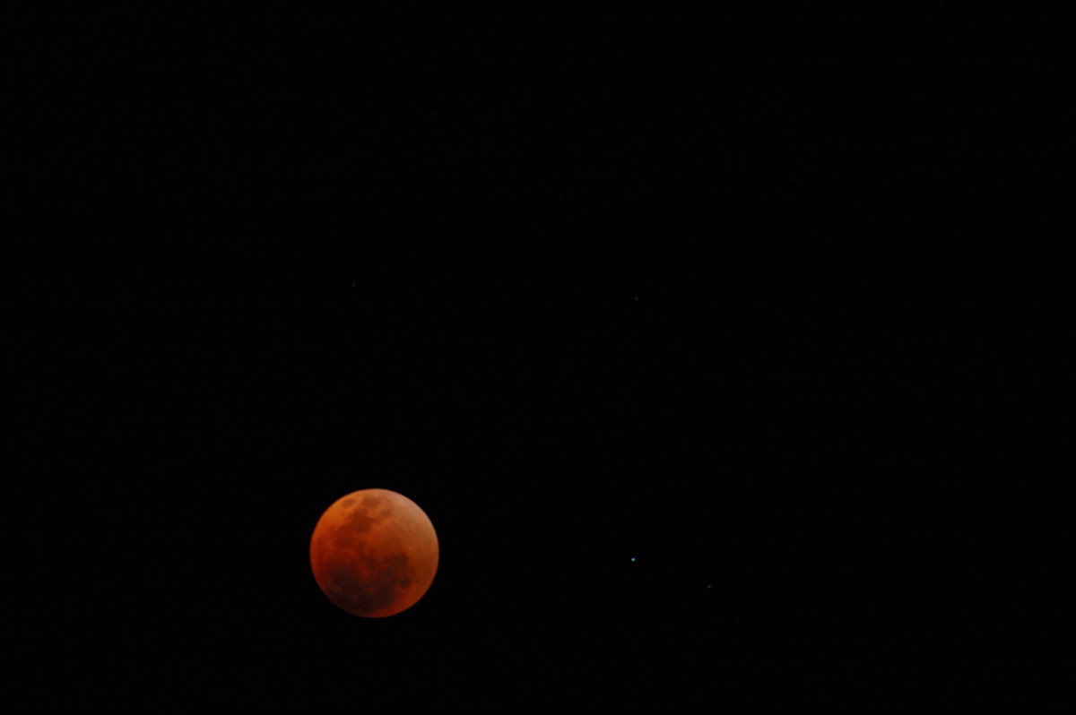 halosundog halo_sundog_crepuscular_rays : Lunar Eclipse from McLeans Ridges   28 August 2007