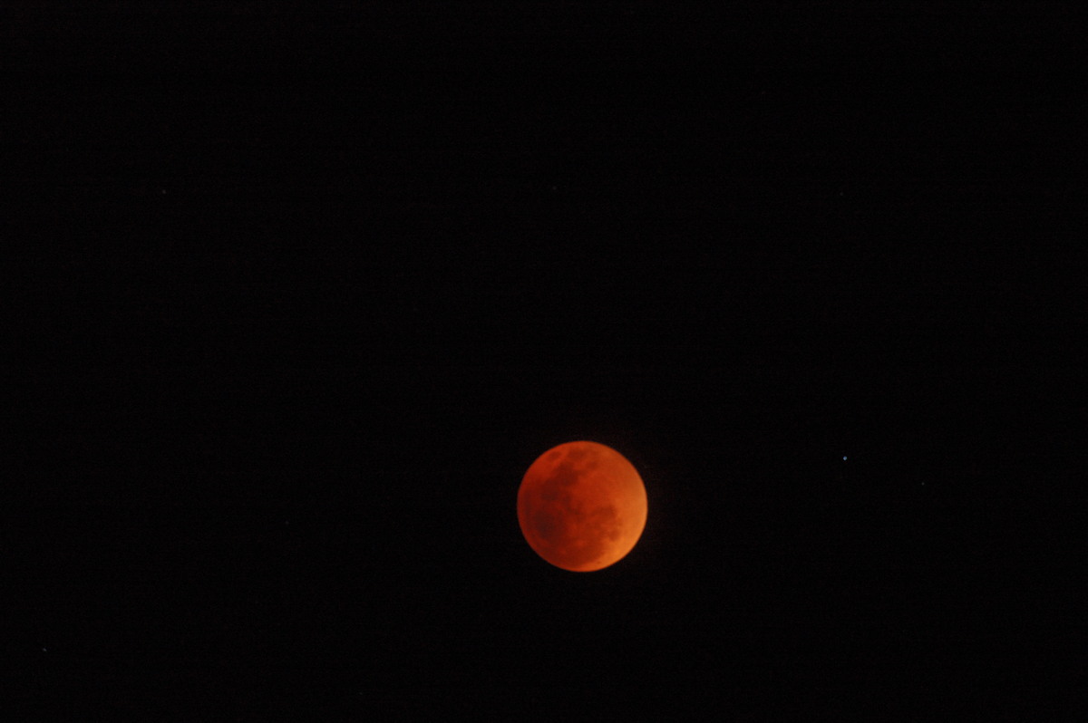 halosundog halo_sundog_crepuscular_rays : Lunar Eclipse from McLeans Ridges   28 August 2007