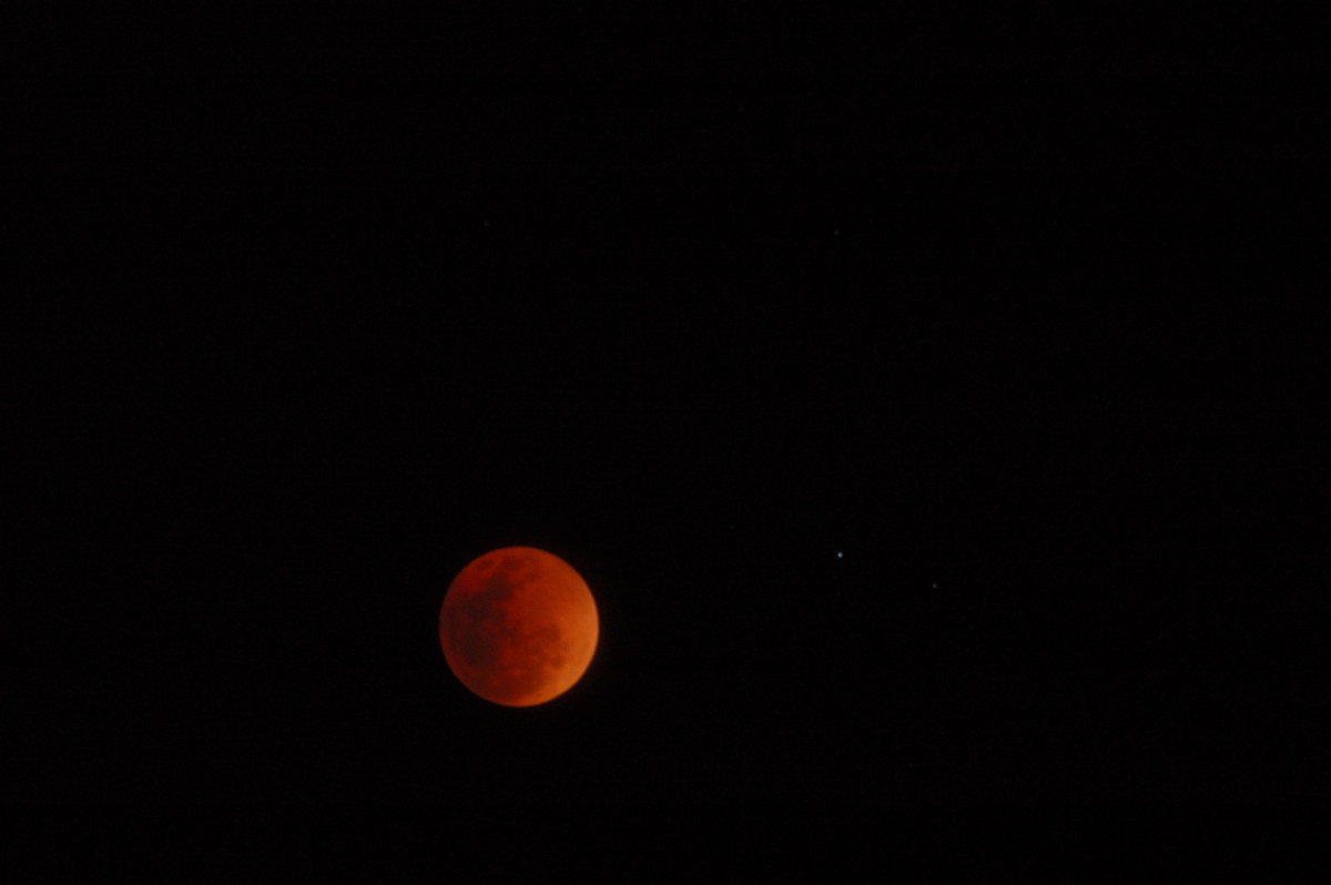 halosundog halo_sundog_crepuscular_rays : Lunar Eclipse from McLeans Ridges   28 August 2007