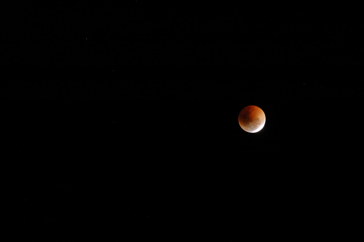 halosundog halo_sundog_crepuscular_rays : Lunar Eclipse from McLeans Ridges   28 August 2007