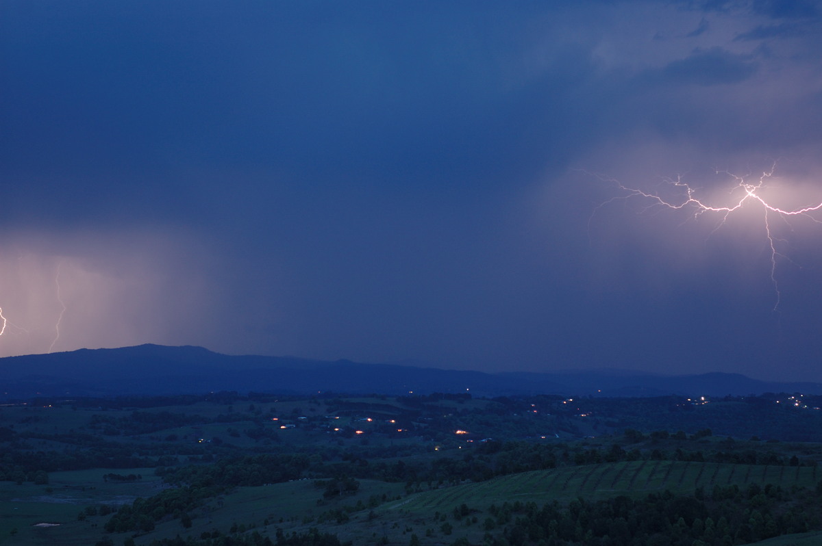 lightning lightning_bolts : McLeans Ridges, NSW   7 October 2007