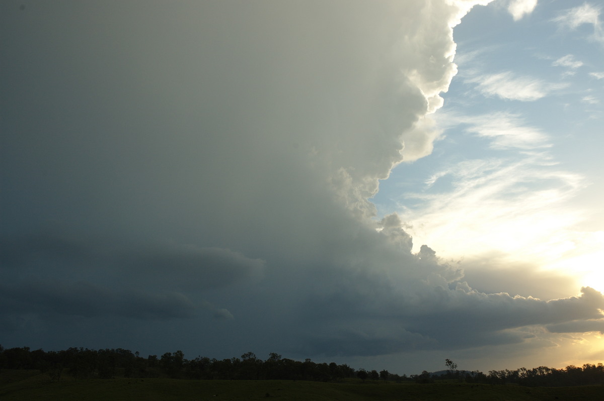 updraft thunderstorm_updrafts : W of Kyogle, NSW   30 October 2007