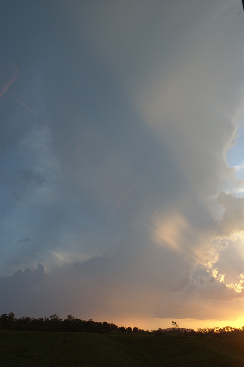 updraft thunderstorm_updrafts : W of Kyogle, NSW   30 October 2007