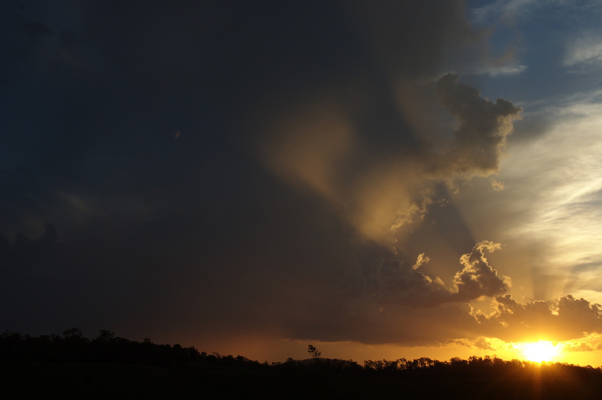 halosundog halo_sundog_crepuscular_rays : W of Kyogle, NSW   30 October 2007