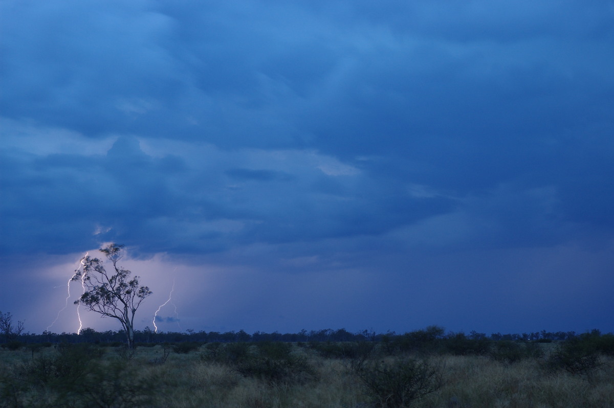 lightning lightning_bolts : E of Goondiwindi, QLD   9 December 2007