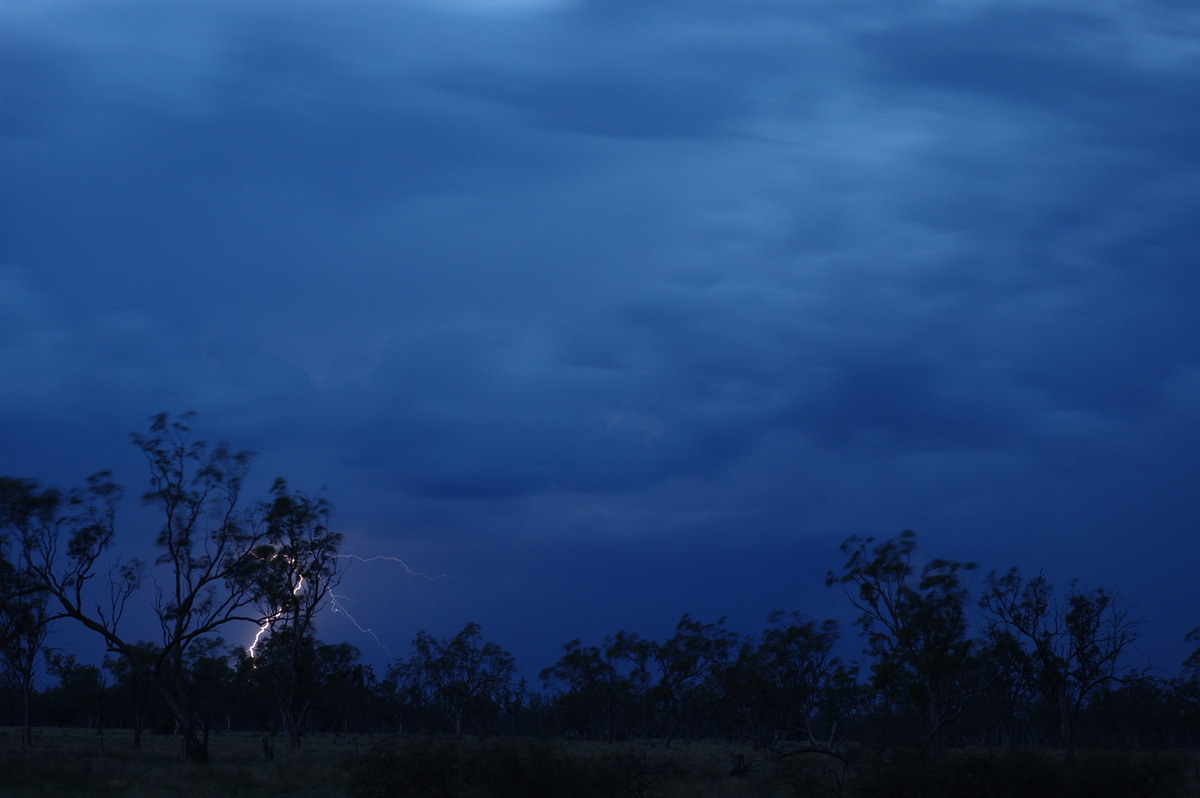 lightning lightning_bolts : E of Goondiwindi, QLD   9 December 2007