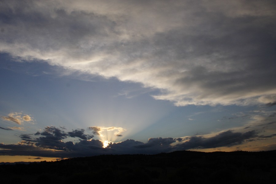 halosundog halo_sundog_crepuscular_rays : near Willow Tree, NSW   14 October 2008