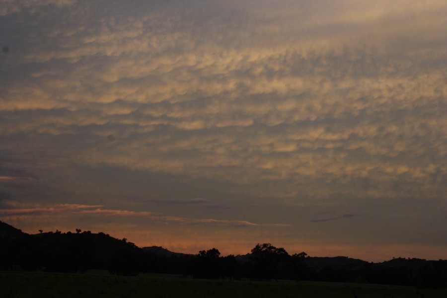 anvil thunderstorm_anvils : near Willow Tree, NSW   14 October 2008