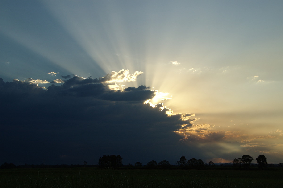 halosundog halo_sundog_crepuscular_rays : Lawrence, NSW   16 January 2009