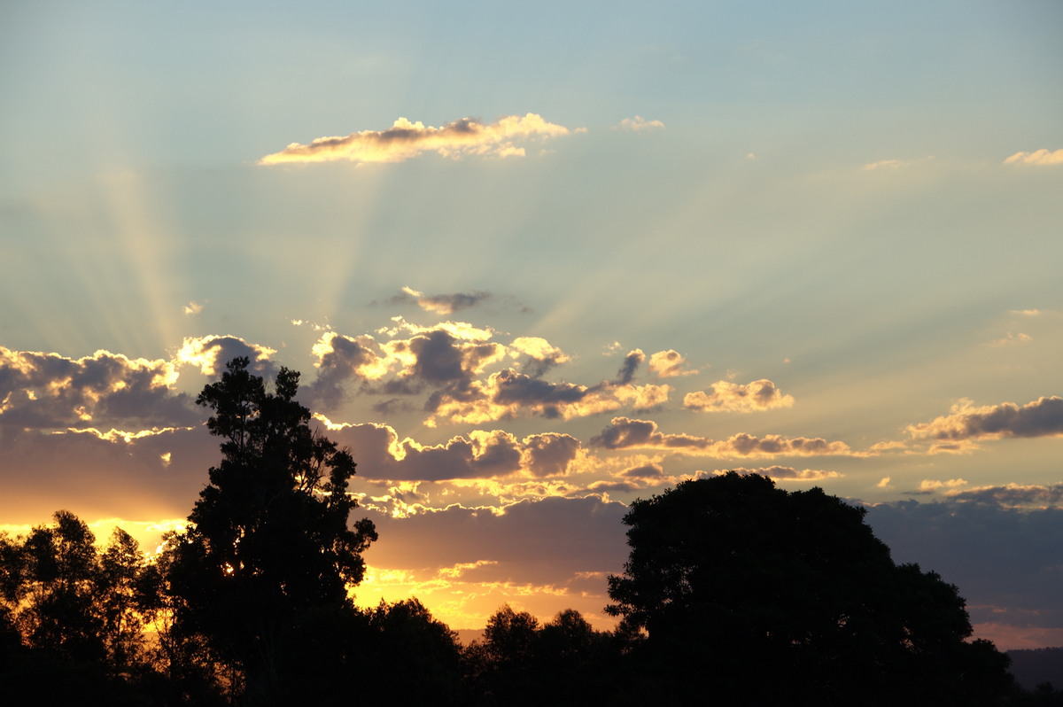 halosundog halo_sundog_crepuscular_rays : McLeans Ridges, NSW   7 August 2009